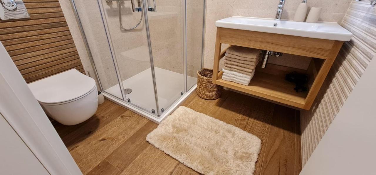Apartments Lolita Bol Zewnętrze zdjęcie
