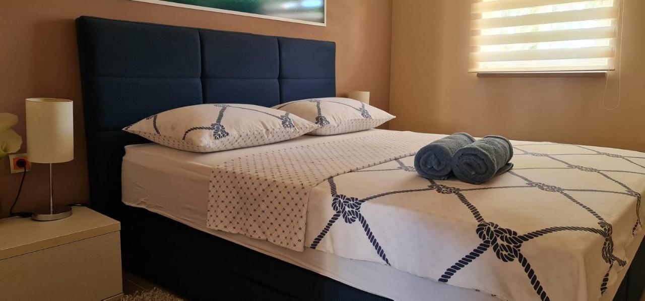 Apartments Lolita Bol Zewnętrze zdjęcie