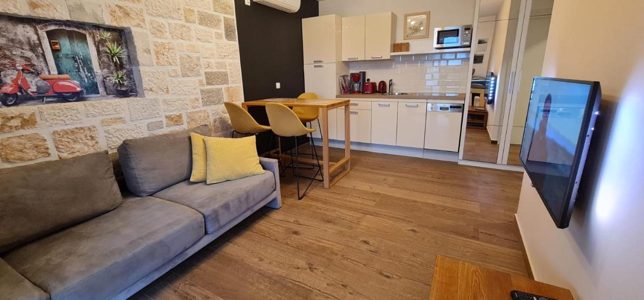 Apartments Lolita Bol Zewnętrze zdjęcie
