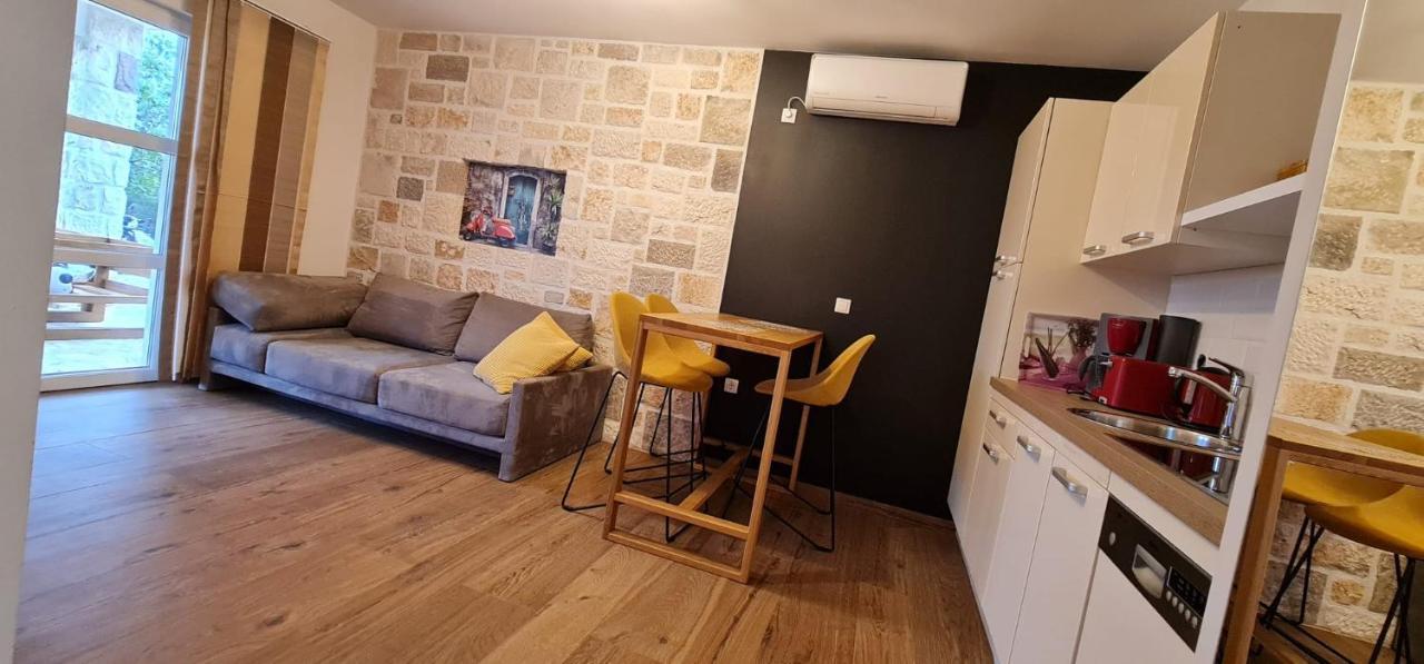 Apartments Lolita Bol Zewnętrze zdjęcie