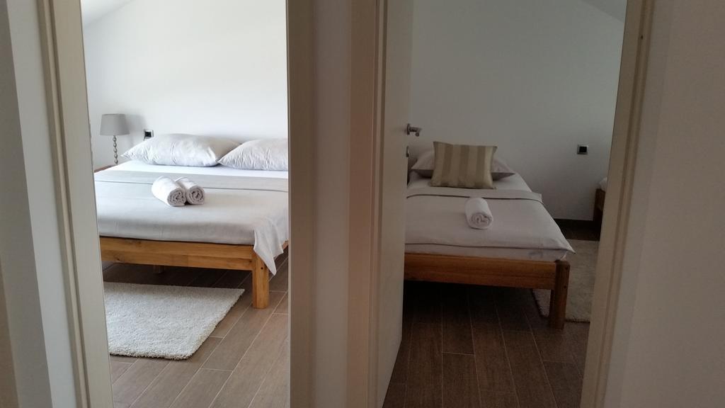 Apartments Lolita Bol Zewnętrze zdjęcie