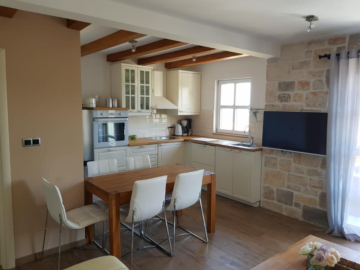 Apartments Lolita Bol Zewnętrze zdjęcie