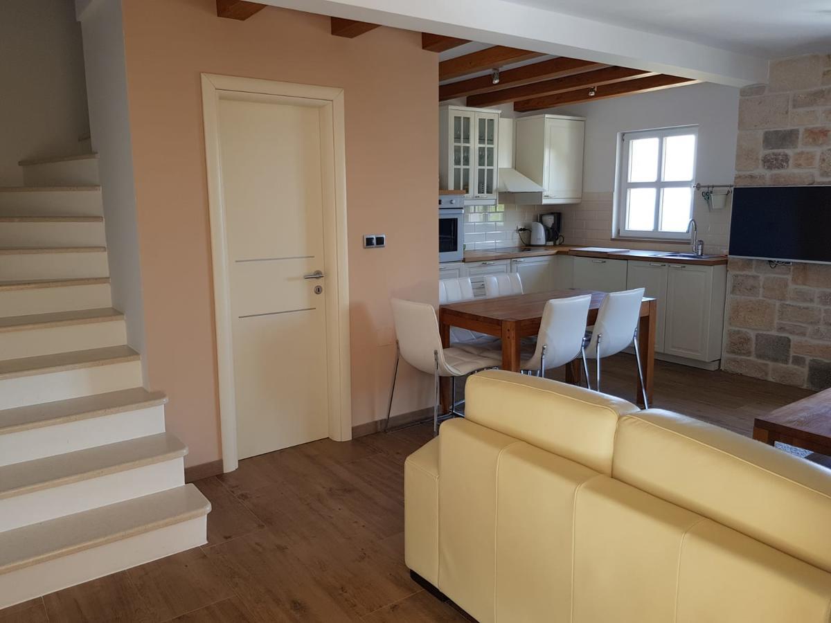 Apartments Lolita Bol Zewnętrze zdjęcie