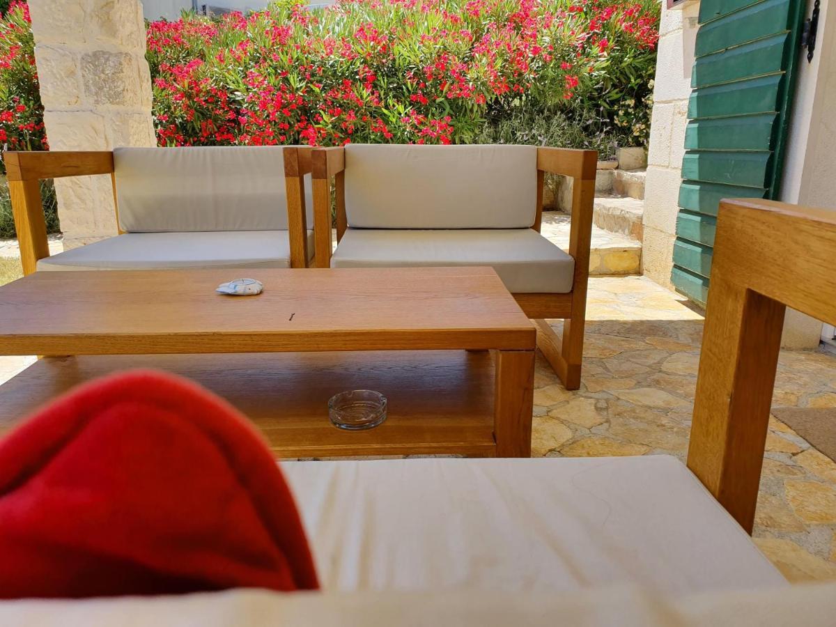 Apartments Lolita Bol Zewnętrze zdjęcie