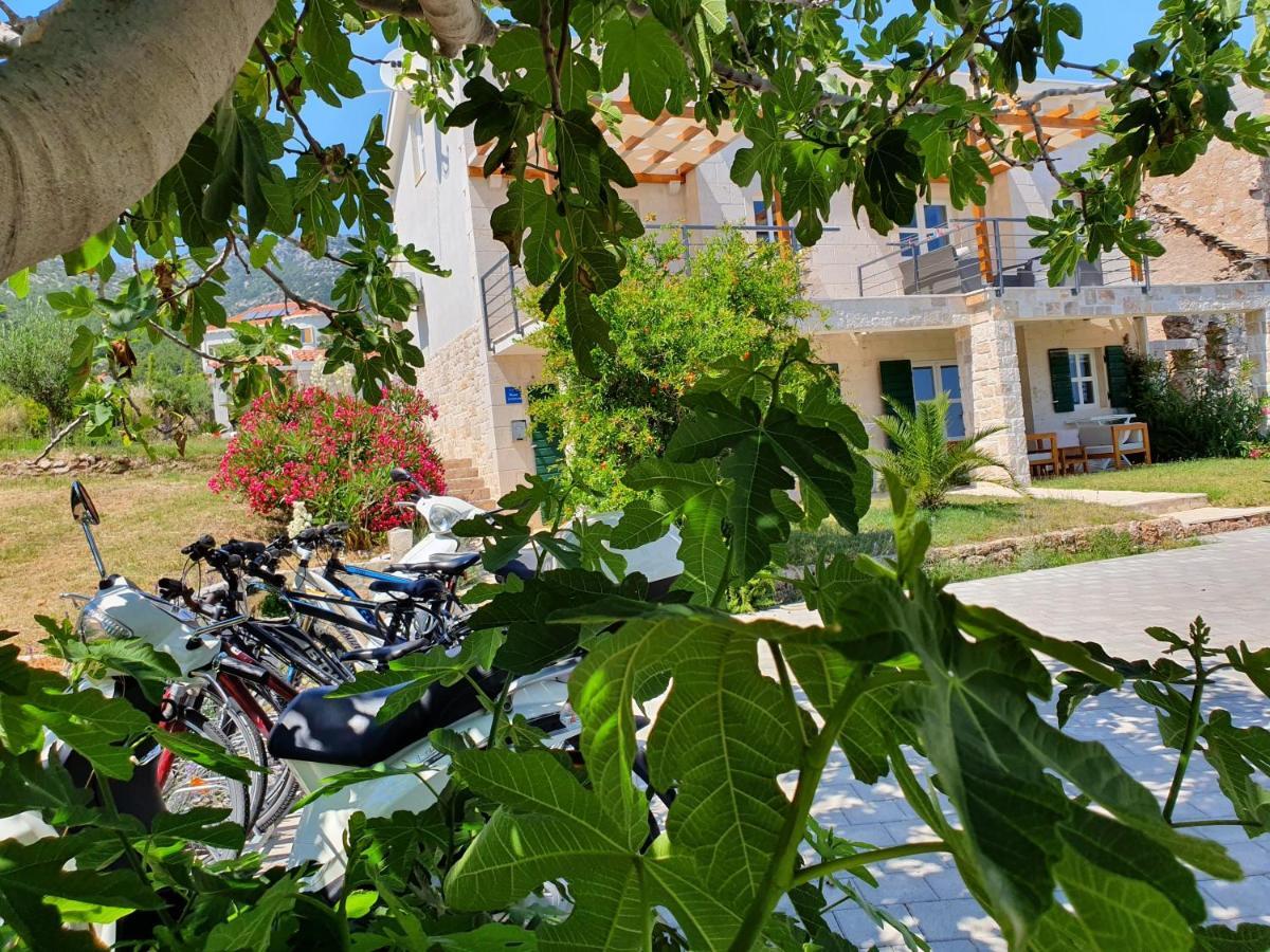 Apartments Lolita Bol Zewnętrze zdjęcie